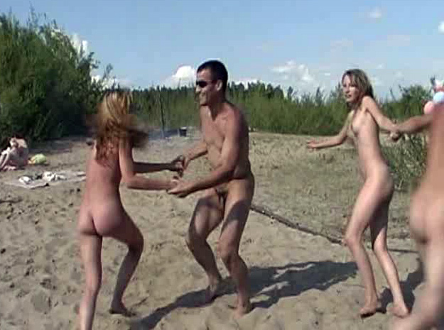Naked Folks Party - Nudist beach party with fun dancing | voyeurstyle.com