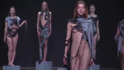 Ramp Walk Models Sex - Water, breasts and crotches on the catwalk at the fashion show |  voyeurstyle.com