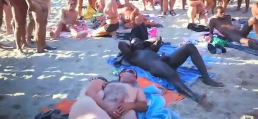 Interracial Voyeur Sex - Nudist orgy at the beach with an audience | voyeurstyle.com