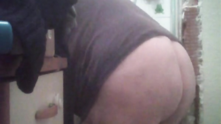Spy Granny Tits - Huge granny ass on spycam in her bathroom | voyeurstyle.com